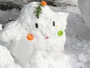 300　うべっぽくん雪だるまの様子